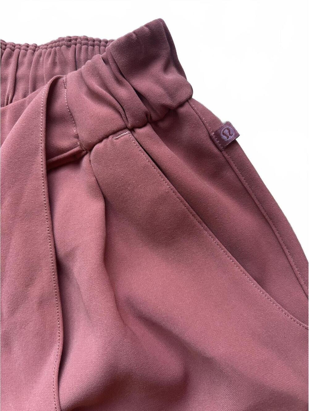 Lululemon Noir Short 5’5 - Rustic Clay
